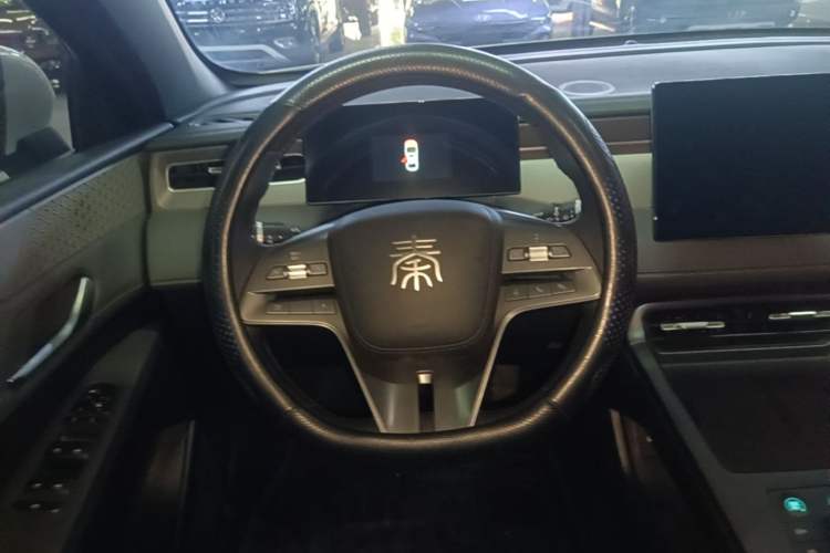 Used BYD Qin PLUS 2025 DM-i Smart Drive 55KM Leading Model Steering Wheel