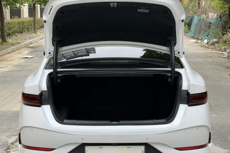 Used BYD Qin PLUS 2025 DM-i Smart Drive 55KM Leading Model Trunk