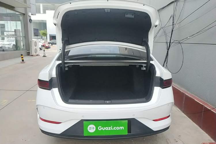 Used BYD Qin PLUS 2025 DM-i Smart Drive 55KM Leading Model Trunk