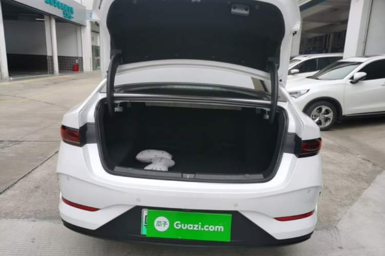 Used BYD Qin PLUS 2025 DM-i Smart Drive 55KM Leading Model Trunk