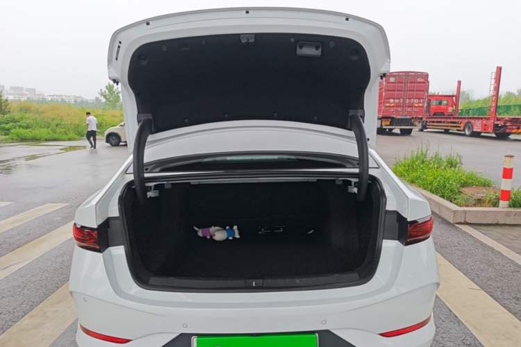 Used BYD Qin PLUS 2025 DM-i Smart Drive 55KM Leading Model Trunk