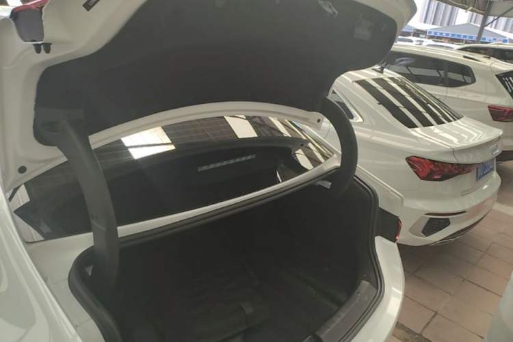 Used BYD Qin PLUS 2025 DM-i Smart Drive 55KM Leading Model Trunk