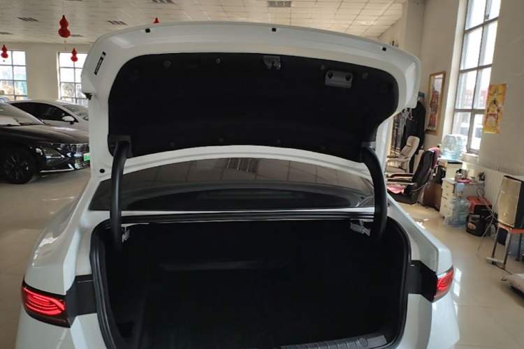 Used BYD Qin PLUS 2025 DM-i Smart Drive 55KM Leading Model Trunk