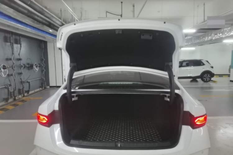 Used BYD Qin PLUS 2025 DM-i Smart Drive 55KM Leading Model Trunk