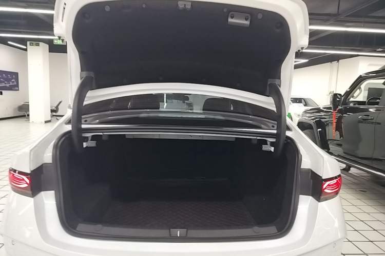 Used BYD Qin PLUS 2025 DM-i Smart Drive 55KM Leading Model Trunk