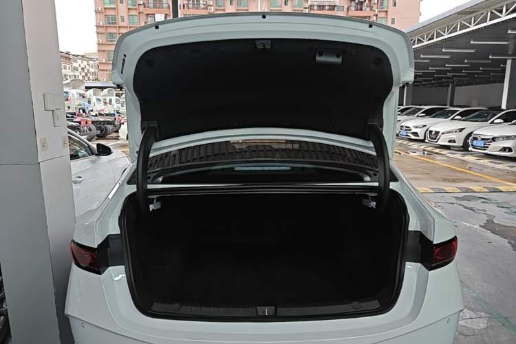 Used BYD Qin PLUS 2025 DM-i Smart Drive 55KM Leading Model Trunk