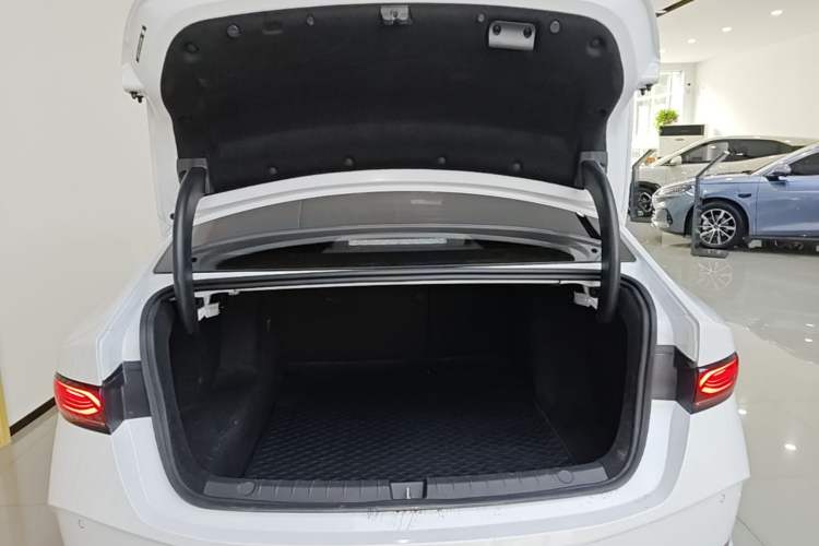 Used BYD Qin PLUS 2025 DM-i Smart Drive 55KM Leading Model Trunk
