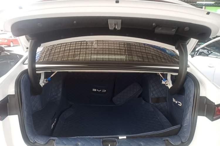 Used BYD Qin PLUS 2025 DM-i Smart Drive 55KM Leading Model Trunk