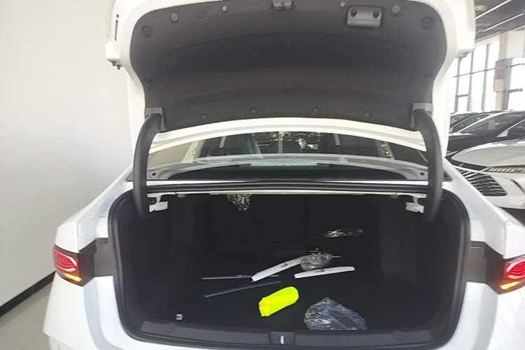 Used BYD Qin PLUS 2025 DM-i Smart Drive 55KM Leading Model Trunk