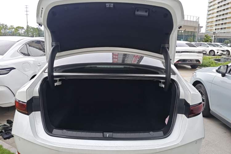 Used BYD Qin PLUS 2025 DM-i Smart Drive 55KM Leading Model Trunk