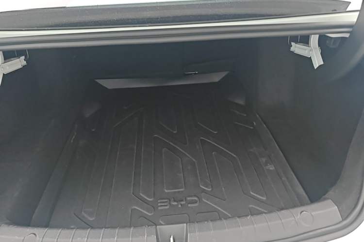 Used BYD Qin PLUS 2025 DM-i Smart Drive 55KM Leading Model Trunk