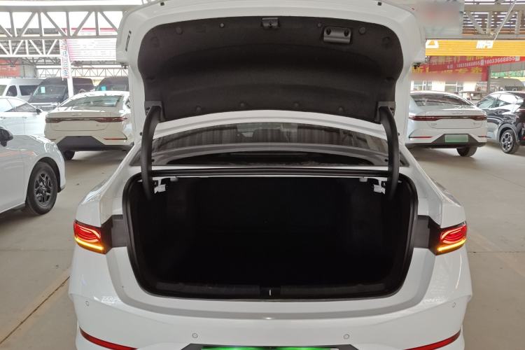 Used BYD Qin PLUS 2025 DM-i Smart Drive 55KM Leading Model Trunk