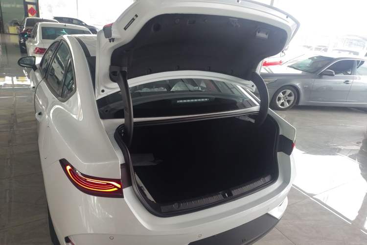 Used BYD Qin PLUS 2025 DM-i Smart Drive 55KM Leading Model Trunk