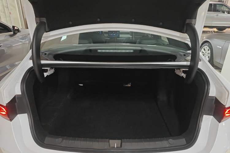 Used BYD Qin PLUS 2025 DM-i Smart Drive 55KM Leading Model Trunk