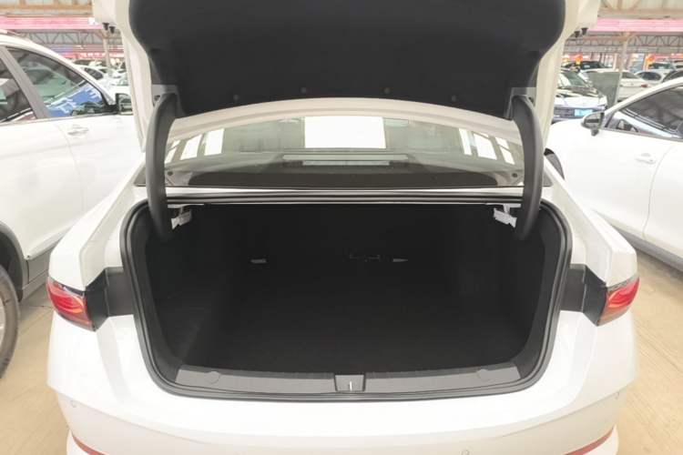 Used BYD Qin PLUS 2025 DM-i Smart Drive 55KM Leading Model Trunk