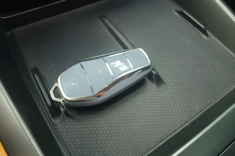 Used BYD Qin PLUS 2025 DM-i Smart Drive 55KM Leading Model Vehicle Key
