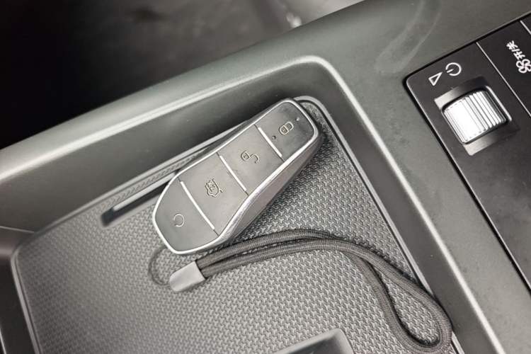 Used BYD Qin PLUS 2025 DM-i Smart Drive 55KM Leading Model Vehicle Key