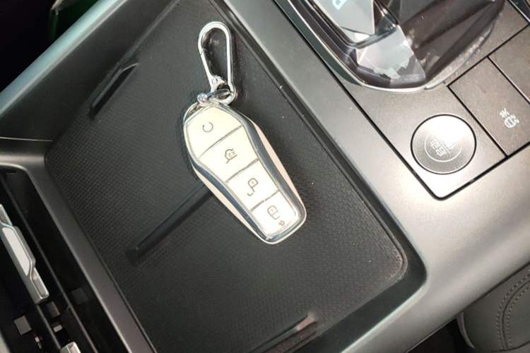 Used BYD Qin PLUS 2025 DM-i Smart Drive 55KM Leading Model Vehicle Key