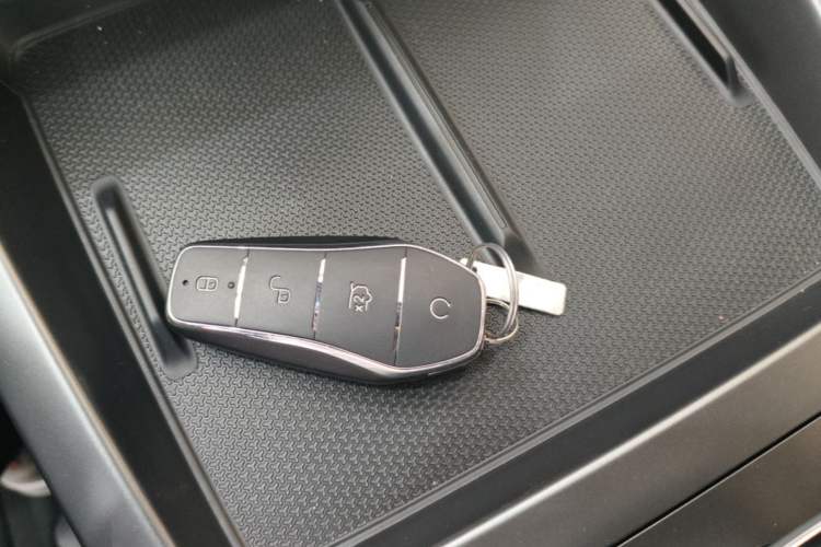 Used BYD Qin PLUS 2025 DM-i Smart Drive 120KM Superior Model Vehicle Key