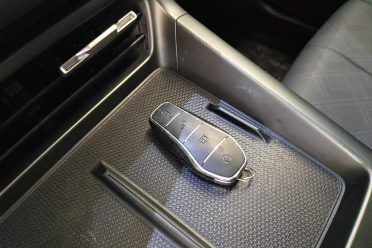 Used BYD Qin PLUS 2025 DM-i Smart Drive 55KM Leading Model Vehicle Key
