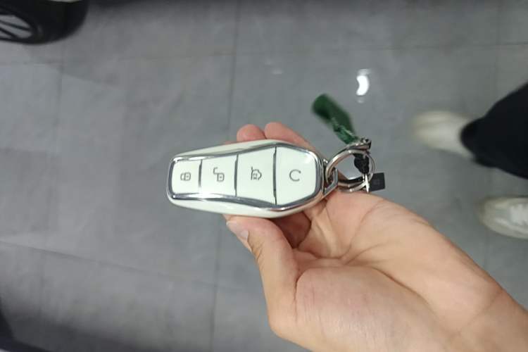 Used BYD Qin PLUS 2025 DM-i Smart Drive 55KM Leading Model Vehicle Key