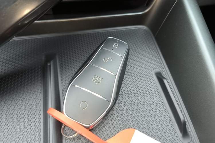 Used BYD Qin PLUS 2025 DM-i Smart Drive 55KM Leading Model Vehicle Key