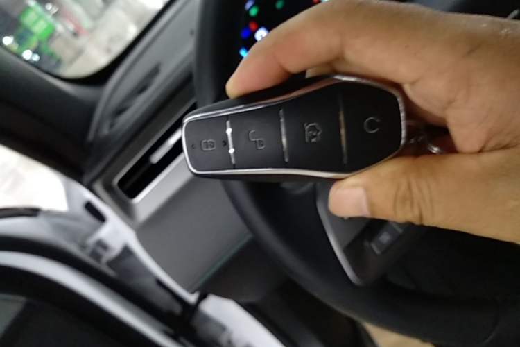 Used BYD Qin PLUS 2025 DM-i Smart Drive 55KM Leading Model Vehicle Key