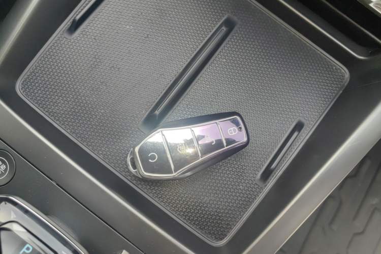 Used BYD Qin PLUS 2025 DM-i Smart Drive 55KM Leading Model Vehicle Key