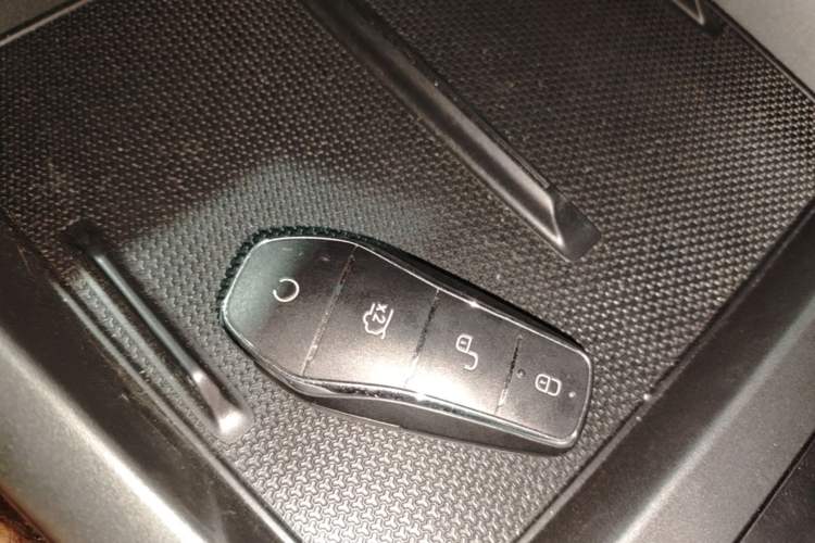 Used BYD Qin PLUS 2025 DM-i Smart Drive 55KM Leading Model Vehicle Key