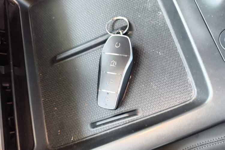 Used BYD Qin PLUS 2025 DM-i Smart Drive 55KM Leading Model Vehicle Key