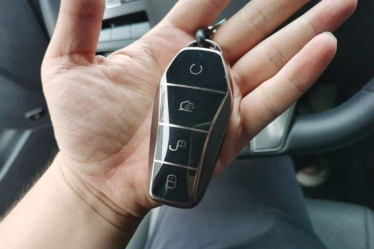 Used BYD Qin PLUS 2025 DM-i Smart Drive 55KM Leading Model Vehicle Key