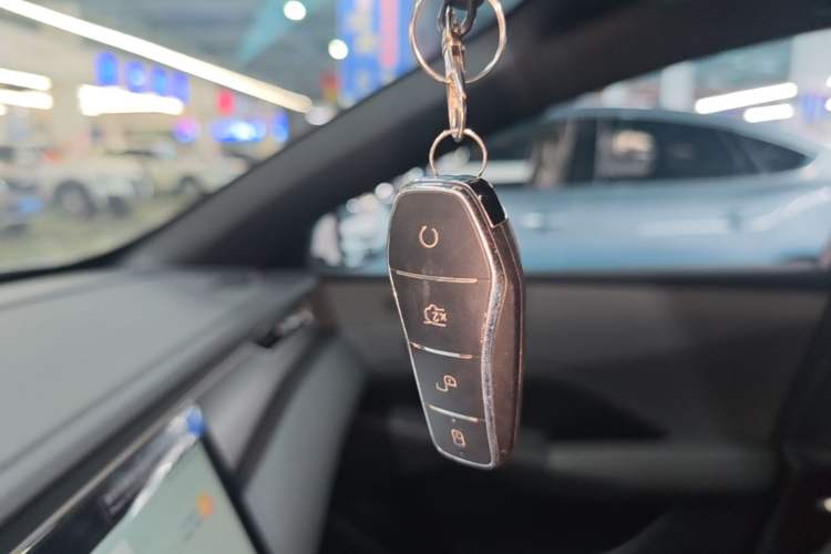 Used BYD Qin PLUS 2025 DM-i Smart Drive 55KM Leading Model Vehicle Key