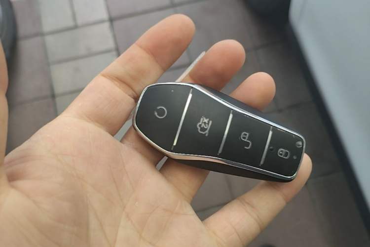 Used BYD Qin PLUS 2025 DM-i Smart Drive 55KM Leading Model Vehicle Key