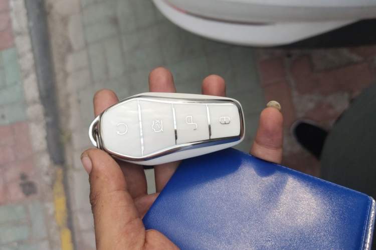 Used BYD Qin PLUS 2025 DM-i Smart Drive 55KM Leading Model Vehicle Key