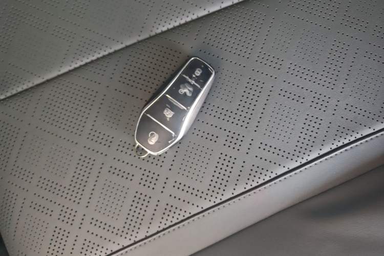 Used BYD Qin PLUS 2025 DM-i Smart Drive 120KM Superior Model Vehicle Key