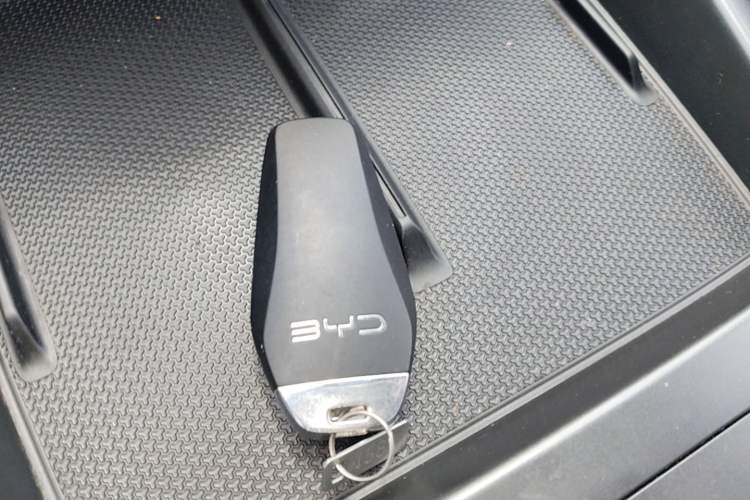 Used BYD Qin PLUS 2025 DM-i Smart Drive 55KM Leading Model Vehicle Key