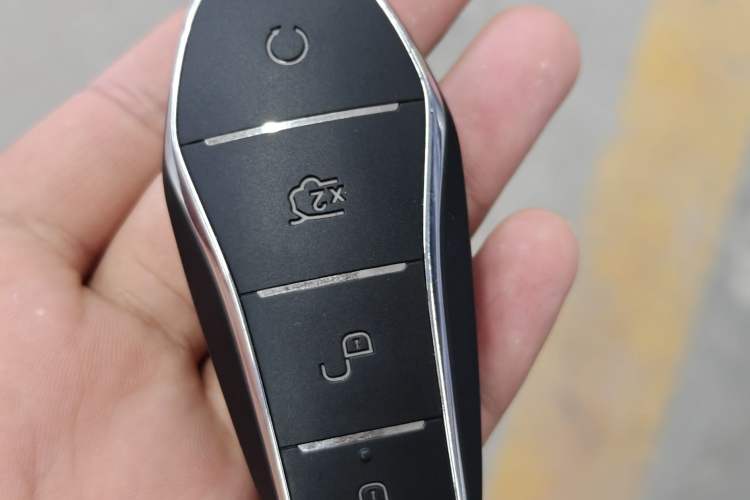 Used BYD Qin PLUS 2025 DM-i Smart Drive 55KM Leading Model Vehicle Key