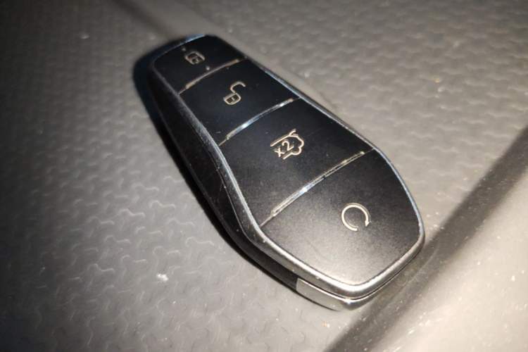 Used BYD Qin PLUS 2025 DM-i Smart Drive 55KM Leading Model Vehicle Key