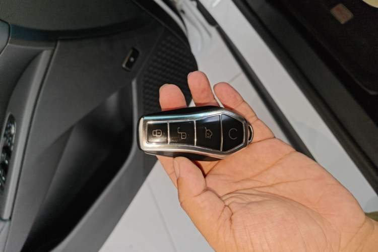 Used BYD Qin PLUS 2025 DM-i Smart Drive 55KM Leading Model Vehicle Key
