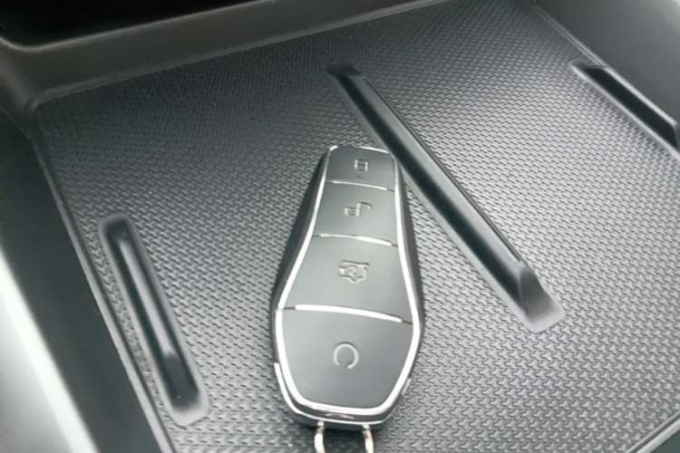 Used BYD Qin PLUS 2025 DM-i Smart Drive 55KM Leading Model Vehicle Key