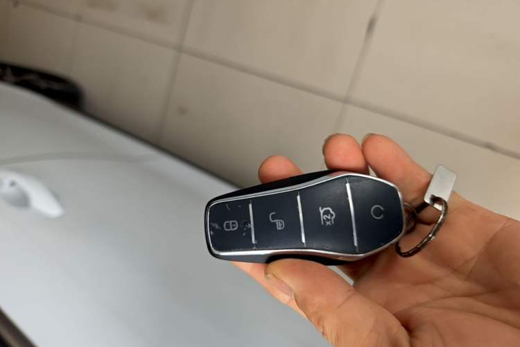 Used BYD Qin PLUS 2025 DM-i Smart Drive 120KM Superior Model Vehicle Key