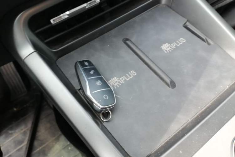 Used BYD Qin PLUS 2025 DM-i Smart Drive 55KM Leading Model Vehicle Key