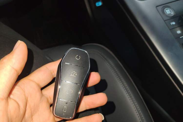 Used BYD Qin PLUS 2025 DM-i Smart Drive 120KM Superior Model Vehicle Key