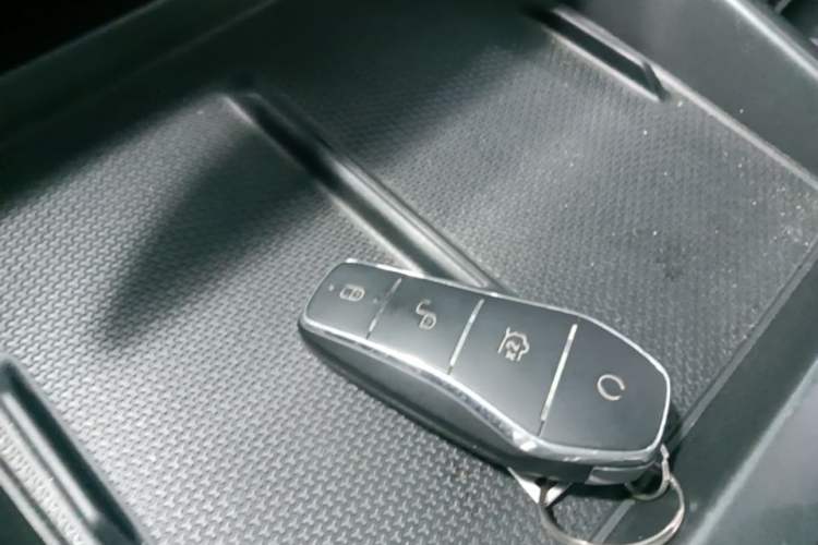 Used BYD Qin PLUS 2025 DM-i Smart Drive 55KM Leading Model Vehicle Key