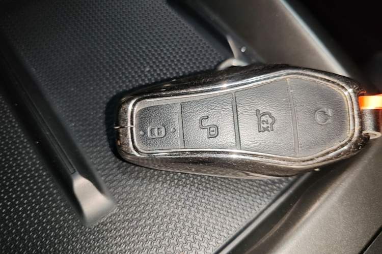 Used BYD Qin PLUS 2025 DM-i Smart Drive 55KM Leading Model Vehicle Key
