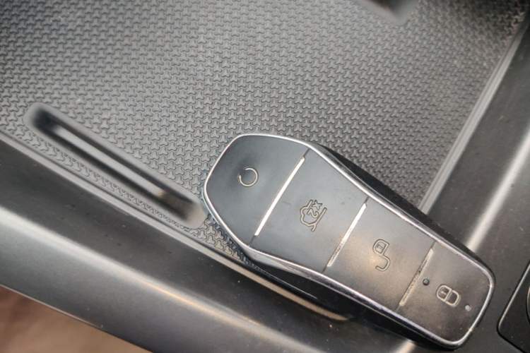 Used BYD Qin PLUS 2025 DM-i Smart Drive 55KM Leading Model Vehicle Key
