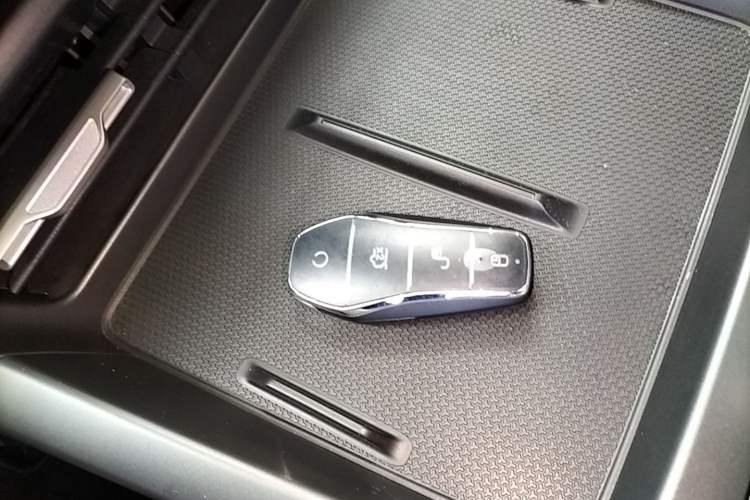 Used BYD Qin PLUS 2025 DM-i Smart Drive 55KM Leading Model Vehicle Key