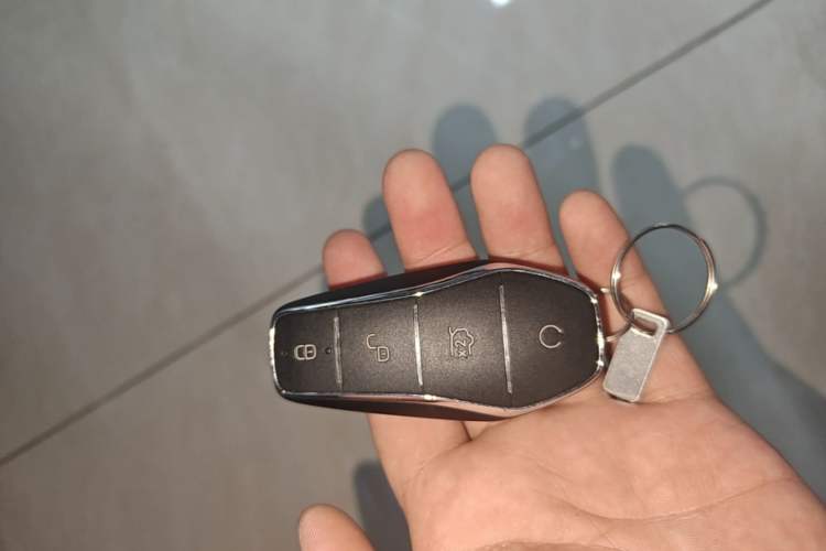 Used BYD Qin PLUS 2025 DM-i Smart Drive 55KM Leading Model Vehicle Key