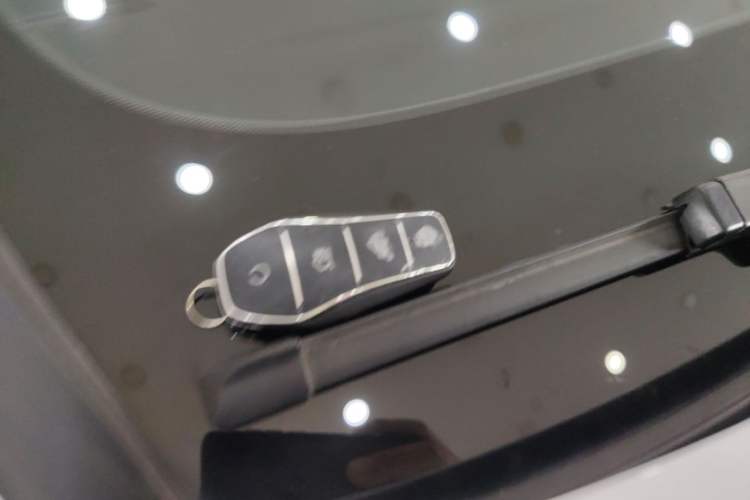 Used BYD Qin PLUS 2025 DM-i Smart Drive 55KM Leading Model Vehicle Key