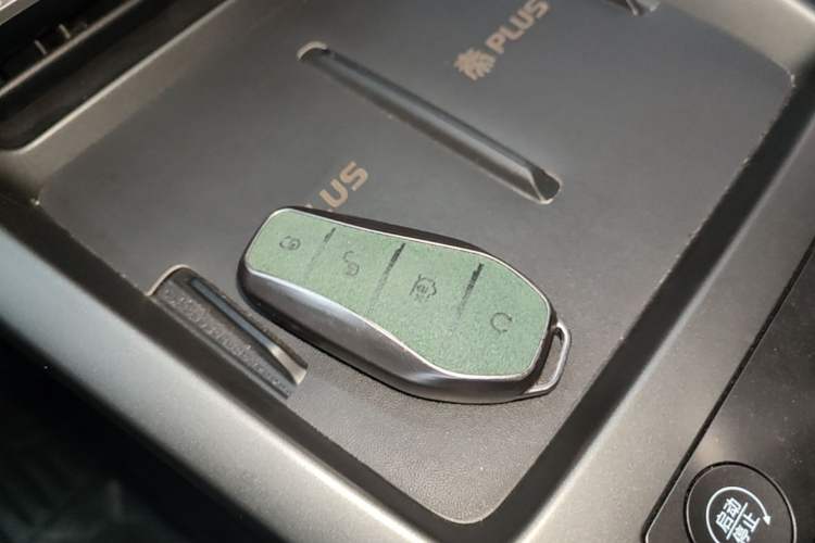 Used BYD Qin PLUS 2025 DM-i Smart Drive 55KM Leading Model Vehicle Key